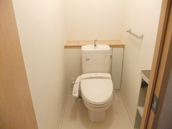 ウナ　カスカータ　１　トイレ　
